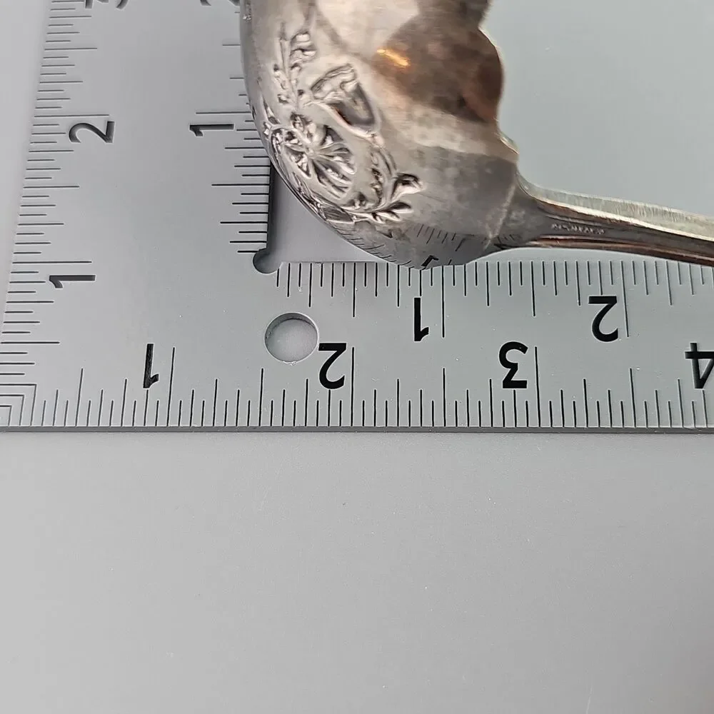 Antique Oxford Silverplate Co. Gravy Ladle 1910 Garland Pattern Floral